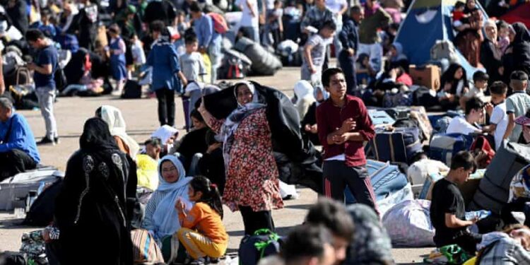 د افغان نجونو له خوا د ښځو لپاره د ځانګړو سیاحتي تورونو مشري کول