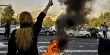 ده استاد دانشگاه در ایران از وظایفشان برکنار شدند