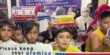 مقام‌های ارشد پیشین امریکا: افغانستانی‌های متقاضی ویزای امریکا را از پاکستان اخراج نکنید