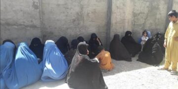 دشواری‌های زنان در فراه؛ زنان حق گرفتن طلاق را ندارند و از سوی طالبان توهین می‌شوند