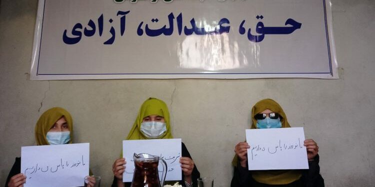 جنبش شنبههای ارغوانی: با ادامهی سیاستهای طالبان، افغانستان هنوز غمگینترین کشور جهان است