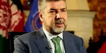 رحمت‌الله نبیل خواستار موقف‌گیری رینا امیری در مورد حذف زنان افغان از نشست دوحه شد