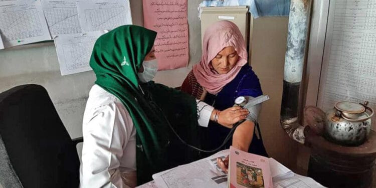 روز جهانی قابلهها: اتحادیه اروپا از تعهد قابلههای افغان قدردانی و بر آموزش طبی زنان تاکید کرد