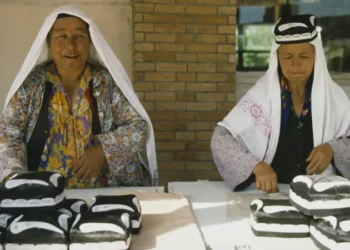 زنان ازبیک صدای تازهای به زبان ازبیکی بخشیدهاند «در پاسداشت از روز زبان ازبیکی»