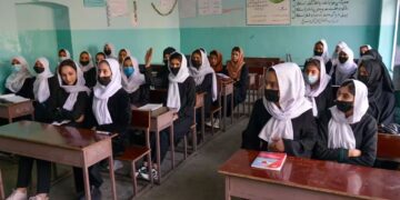 روز جهانی آموزش: جنبش زنان به سوی آزادی: بازداشتن دختران از آموزش مصداق آپارتاید جنسیتی است