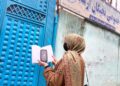 دختران «انجمن ادبی سوزن‌طلایی» صنف‌های خود را پشت مکتب‌های بسته برگزار کردند