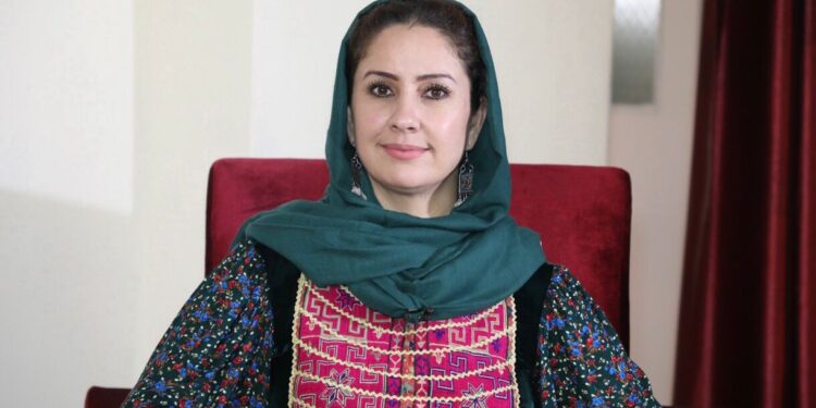 آزیتا نظیمی: تقریباً هر روز یک زن در افغانستان کشته می‌شود