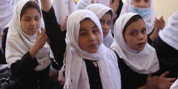1805 روز بازماندن از آموزش؛ «هنوز آرزوی نشستن در صنف درسی را دارم»